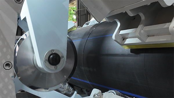 Онлайн Точная & Swarfless резка трубы HDPE стена толщина 170 мм 