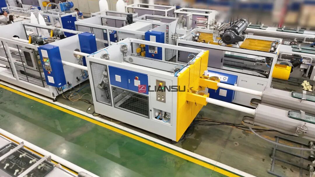 1760433448177961.jpg haul off for PVC High-Speed Pipe Extrusion line.jpg